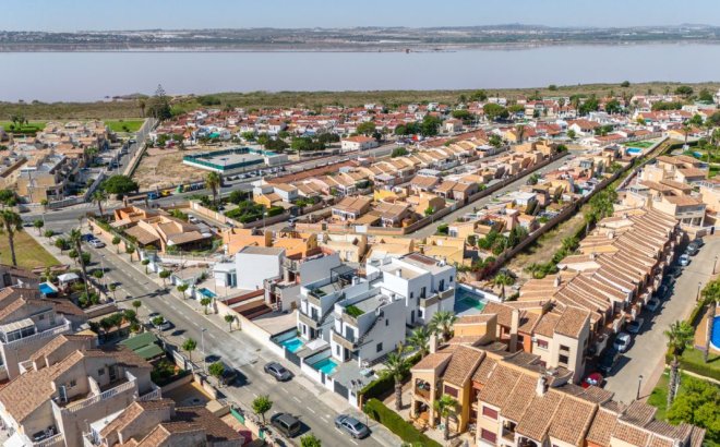 Resale - Villa -
Torrevieja - Costa Blanca