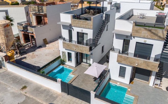 Resale - Villa -
Torrevieja - Costa Blanca