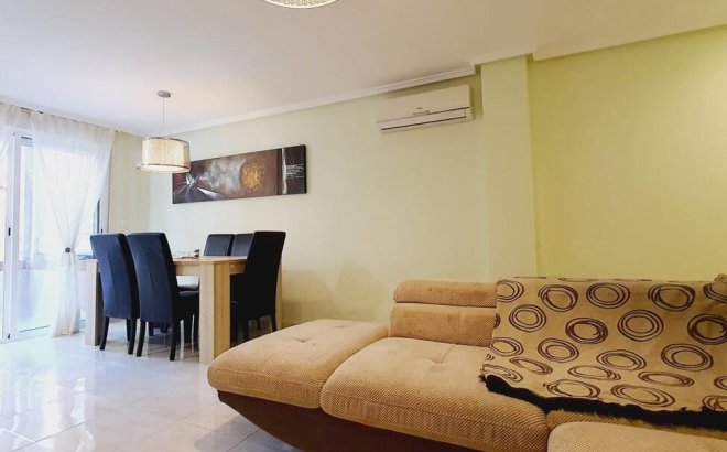 Resale - Apartment -
Torrevieja - Centro