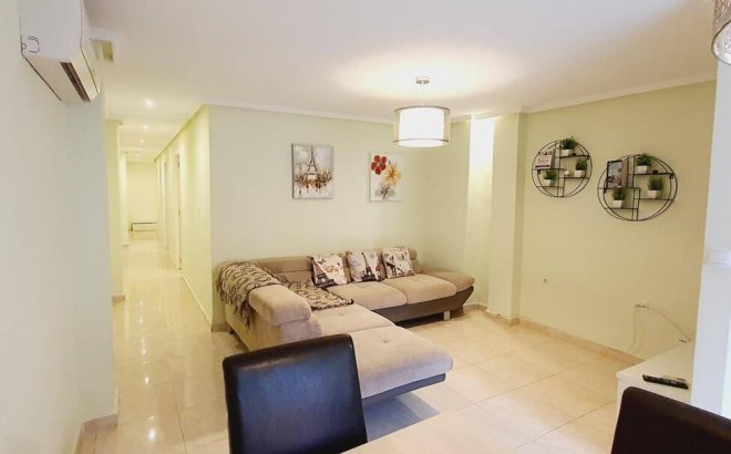 Resale - Apartment -
Torrevieja - Centro