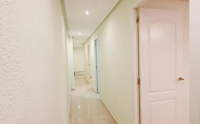 Resale - Apartment -
Torrevieja - Centro
