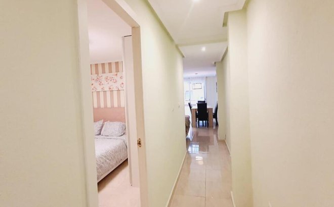 Resale - Apartment -
Torrevieja - Centro