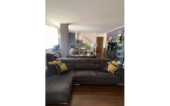 Resale - Villa -
Torrevieja - Centro - Muelle Pesquero