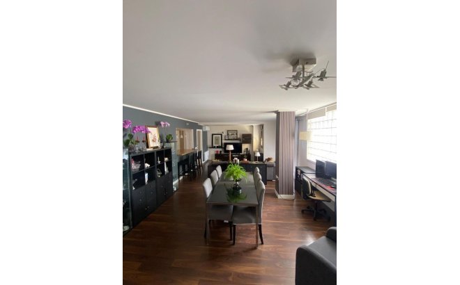 Resale - Villa -
Torrevieja - Centro - Muelle Pesquero