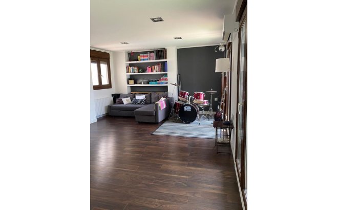 Resale - Villa -
Torrevieja - Centro - Muelle Pesquero