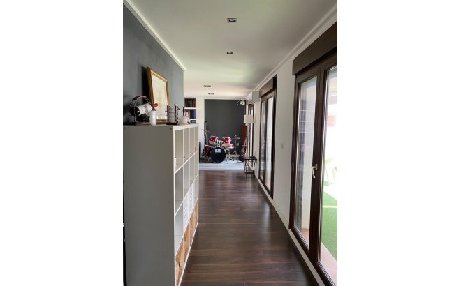 Resale - Villa -
Torrevieja - Centro - Muelle Pesquero