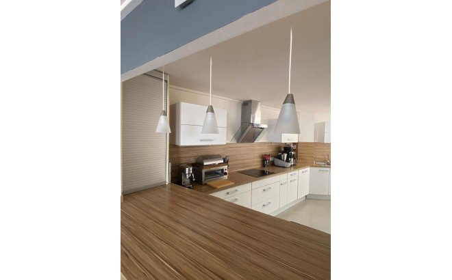 Resale - Villa -
Torrevieja - Centro - Muelle Pesquero