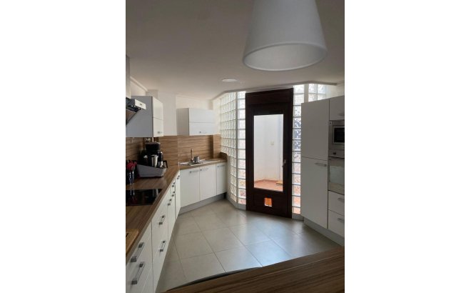 Resale - Villa -
Torrevieja - Centro - Muelle Pesquero