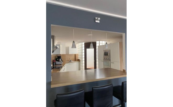 Resale - Villa -
Torrevieja - Centro - Muelle Pesquero