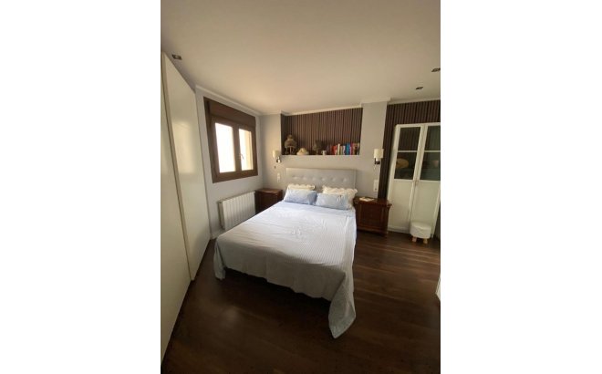 Resale - Villa -
Torrevieja - Centro - Muelle Pesquero