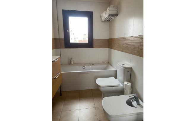 Resale - Villa -
Torrevieja - Centro - Muelle Pesquero