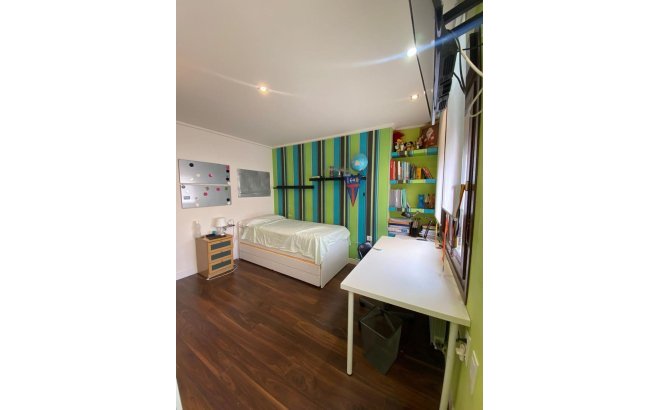 Resale - Villa -
Torrevieja - Centro - Muelle Pesquero