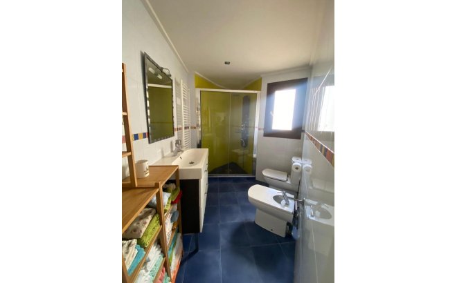 Resale - Villa -
Torrevieja - Centro - Muelle Pesquero