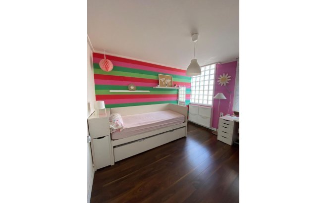 Resale - Villa -
Torrevieja - Centro - Muelle Pesquero