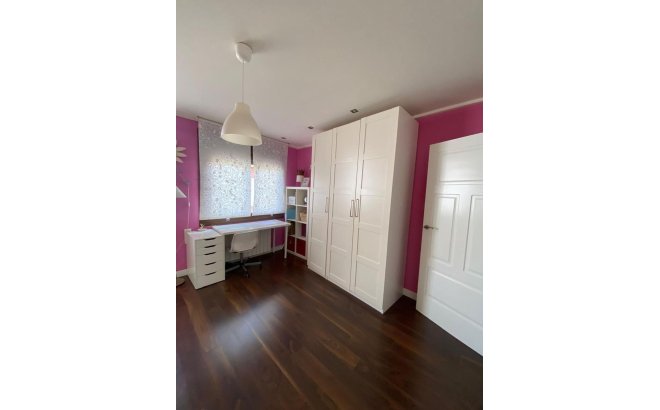 Resale - Villa -
Torrevieja - Centro - Muelle Pesquero