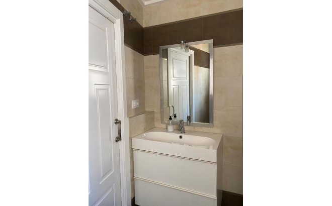 Resale - Villa -
Torrevieja - Centro - Muelle Pesquero