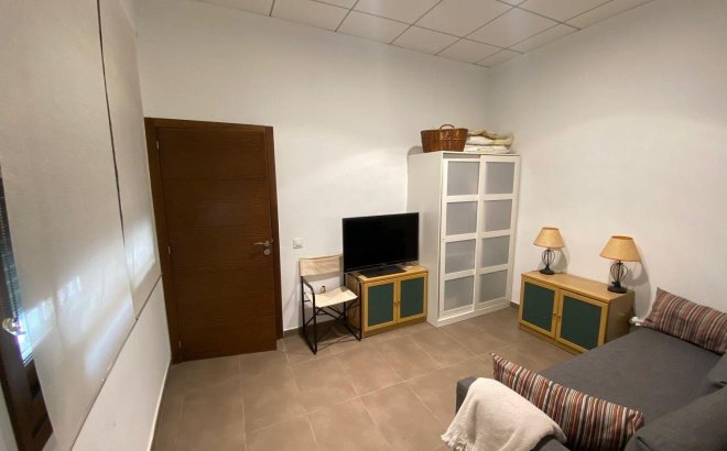 Resale - Villa -
Torrevieja - Centro - Muelle Pesquero