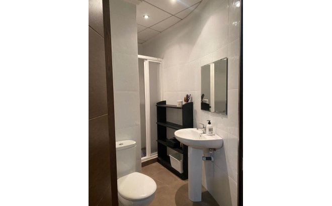 Resale - Villa -
Torrevieja - Centro - Muelle Pesquero