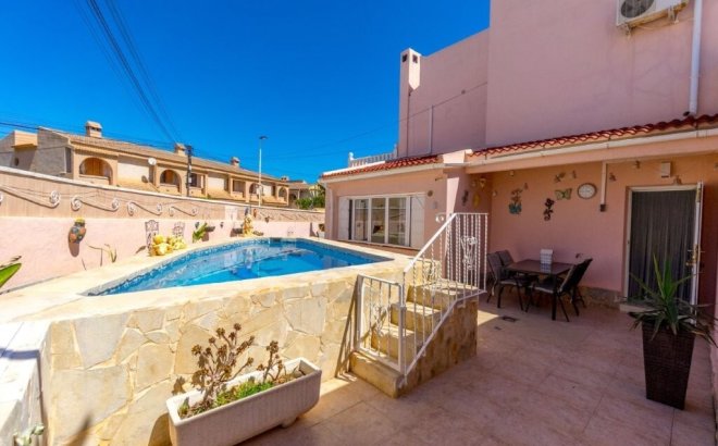 Resale - Town House -
Torrevieja - Los Frutales/ La Rosaleda
