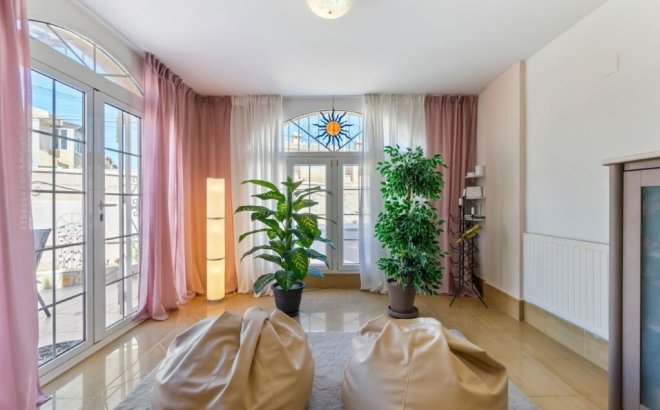 Resale - Town House -
Torrevieja - Los Frutales/ La Rosaleda