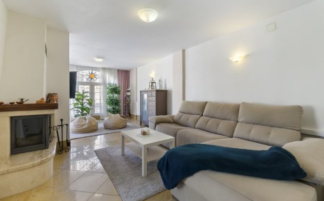 Resale - Town House -
Torrevieja - Los Frutales/ La Rosaleda