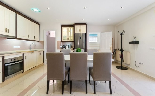 Resale - Town House -
Torrevieja - Los Frutales/ La Rosaleda