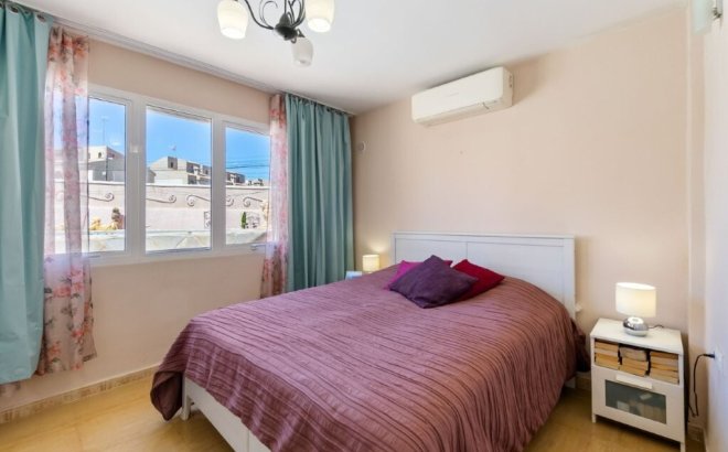 Resale - Town House -
Torrevieja - Los Frutales/ La Rosaleda