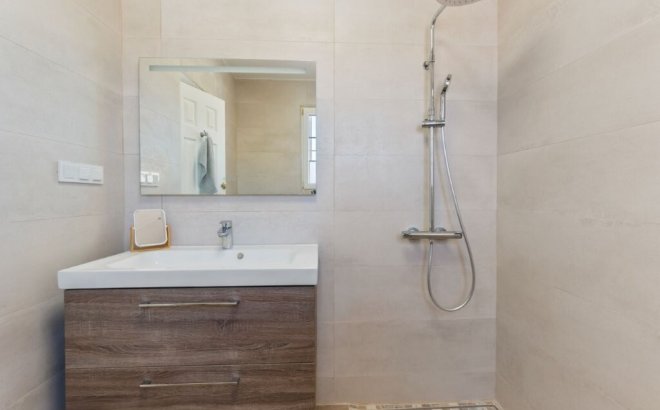 Resale - Town House -
Torrevieja - Los Frutales/ La Rosaleda