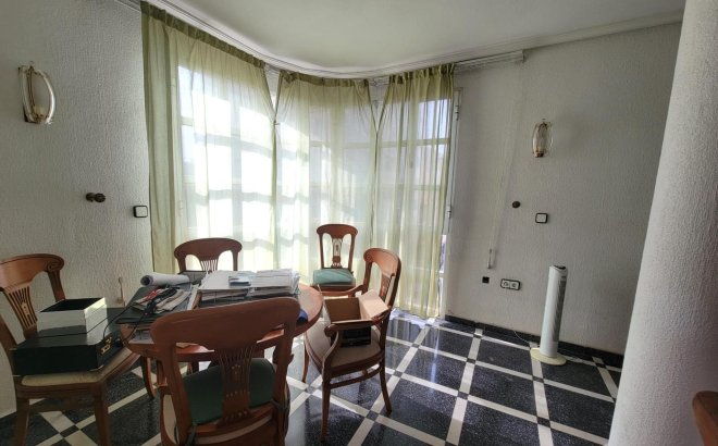 Resale - Apartment -
Torrevieja - Centro