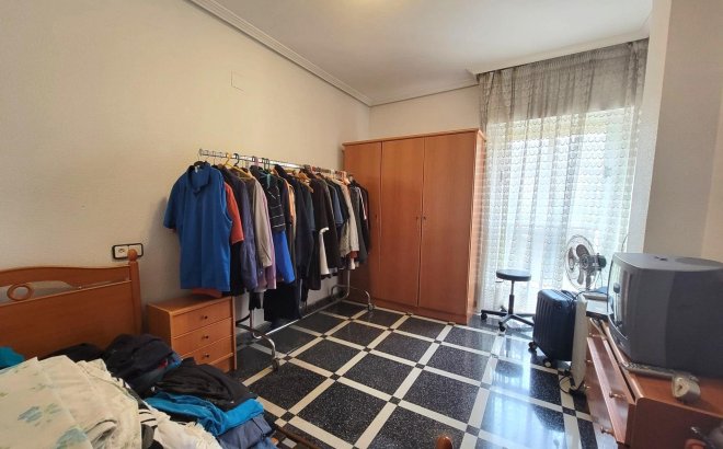 Resale - Apartment -
Torrevieja - Centro