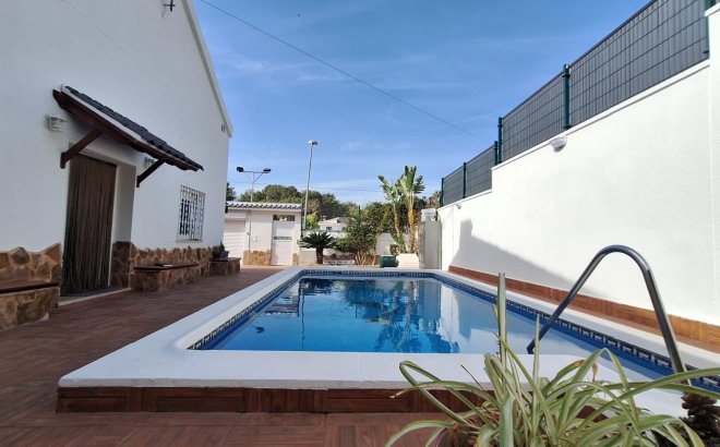 Resale - Villa -
Torrevieja - Los Balcones - Los Altos del Edén