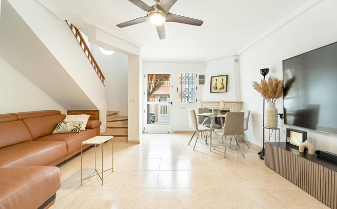 Resale - Dúplex -
Torrevieja - Playa De Los Naufragos