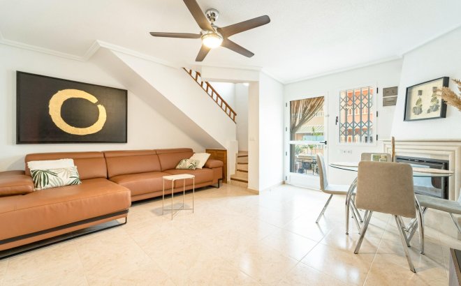 Resale - Dúplex -
Torrevieja - Playa De Los Naufragos