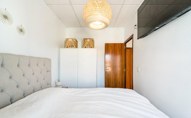 Resale - Dúplex -
Torrevieja - Playa De Los Naufragos