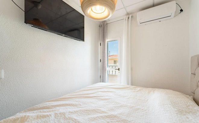 Resale - Dúplex -
Torrevieja - Playa De Los Naufragos