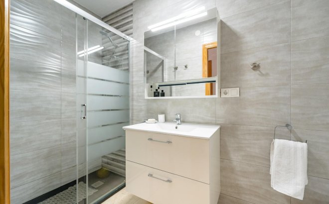 Resale - Dúplex -
Torrevieja - Playa De Los Naufragos