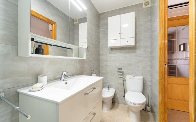 Resale - Dúplex -
Torrevieja - Playa De Los Naufragos