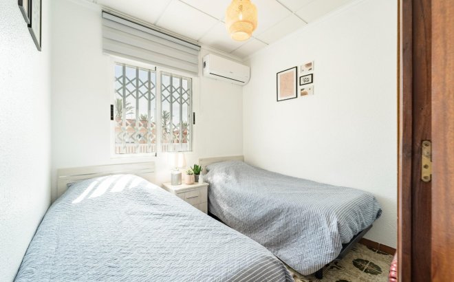 Resale - Dúplex -
Torrevieja - Playa De Los Naufragos