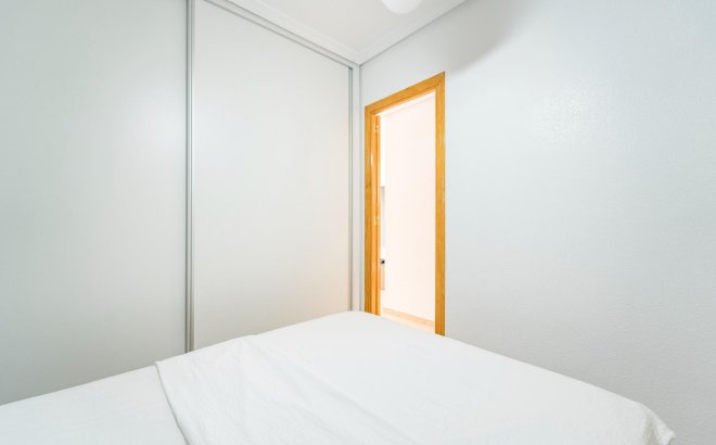 Resale - Dúplex -
Torrevieja - Playa De Los Naufragos