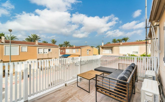Resale - Dúplex -
Torrevieja - Playa De Los Naufragos