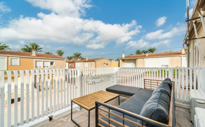 Resale - Dúplex -
Torrevieja - Playa De Los Naufragos