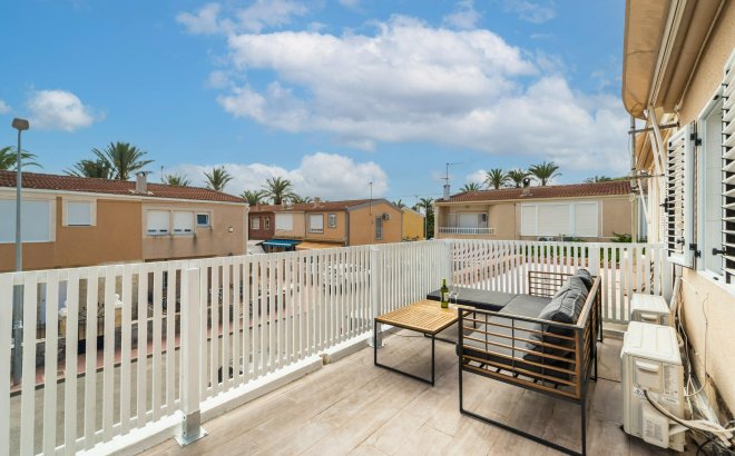 Resale - Dúplex -
Torrevieja - Playa De Los Naufragos