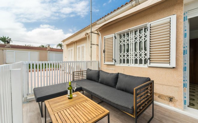 Resale - Dúplex -
Torrevieja - Playa De Los Naufragos