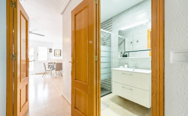 Resale - Dúplex -
Torrevieja - Playa De Los Naufragos