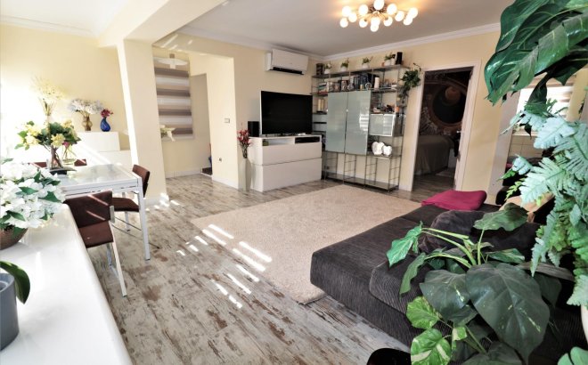 Resale - Penthouse -
Torrevieja - Playa De Los Naufragos