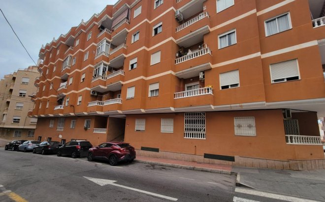 Resale - Apartment -
Torrevieja - Centro