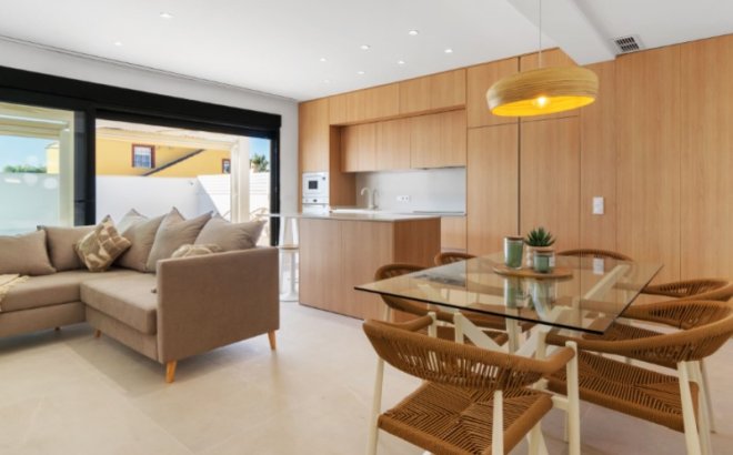 Resale - Villa -
Torrevieja - Costa Blanca