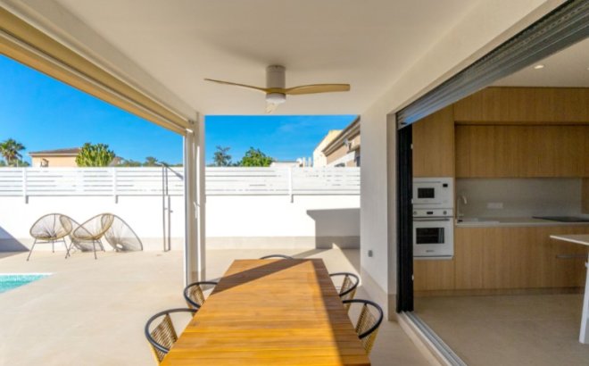 Resale - Villa -
Torrevieja - Costa Blanca