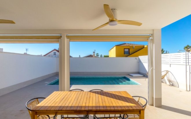 Resale - Villa -
Torrevieja - Costa Blanca