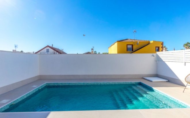 Resale - Villa -
Torrevieja - Costa Blanca